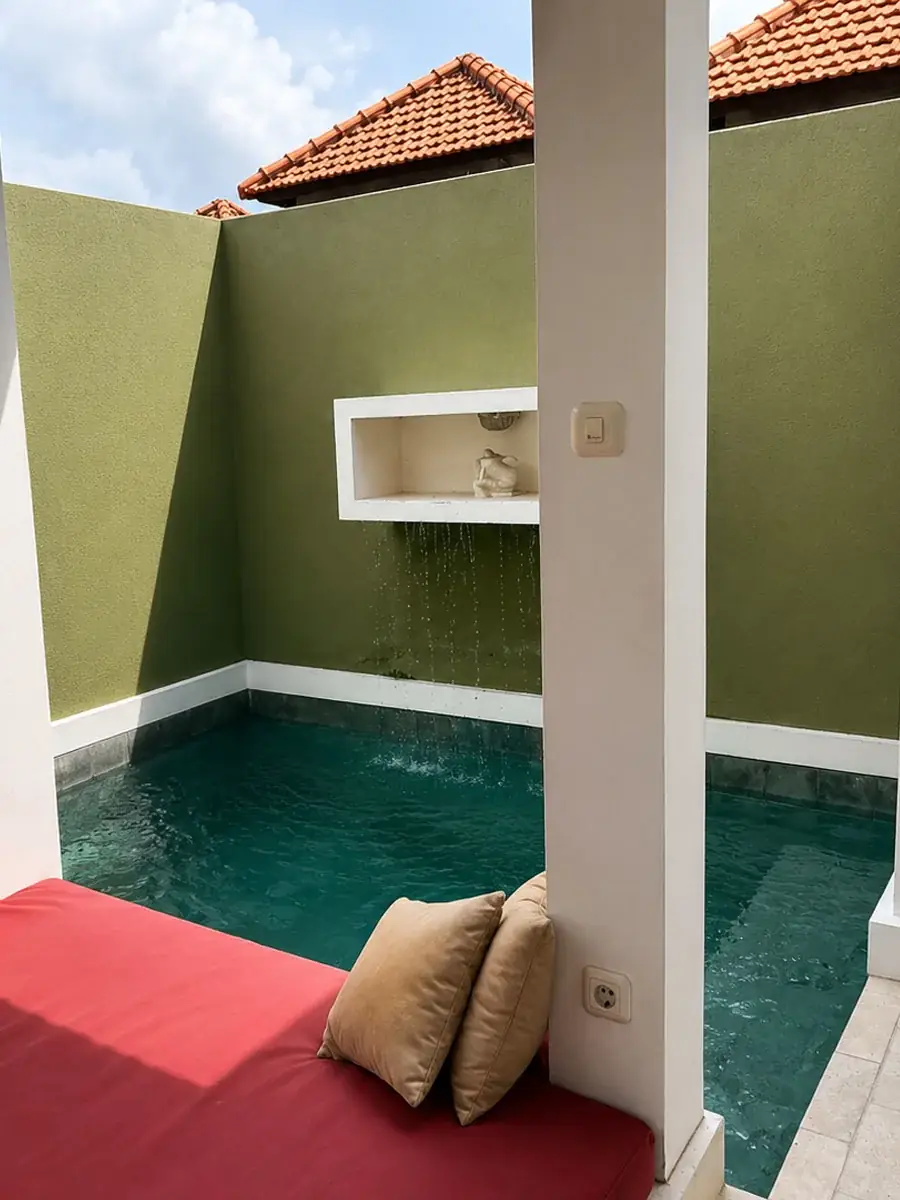 King bedroom with pool access